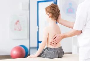 کیفوز در کودکان