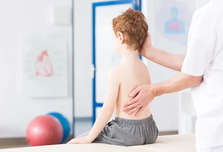 کیفوز در کودکان