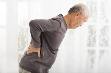 تنگی کانال نخاعی به دلیل سرخوردگی مهره ها